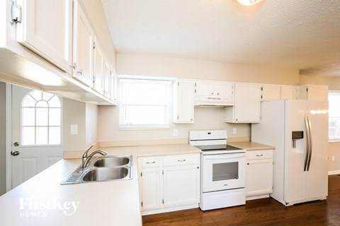 606 Sunblest Boulevard S 4 Beds Apartment for Rent