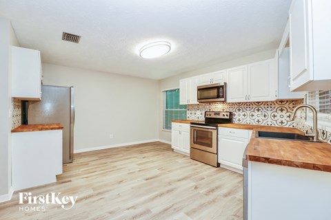 7631 TALL TREE COURT 4 Beds Apartment for Rent
