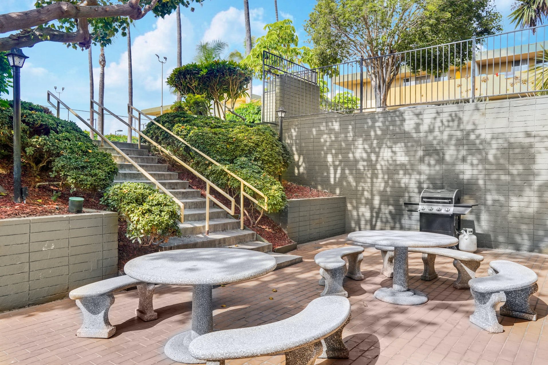 Bay Pointe Apartments