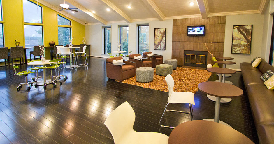 Huge clubhouse with free wi-fi, resident lounge, and resident cyber café at LionsHead Apartments in Omaha, Nebraska