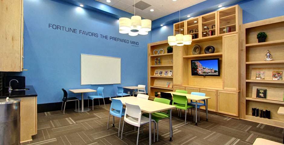 Luxury apartments in the Texas Medical Center with wi-fi enabled cyber lounge, resident lounge, study space, office space, at The Lanesborough Apartments