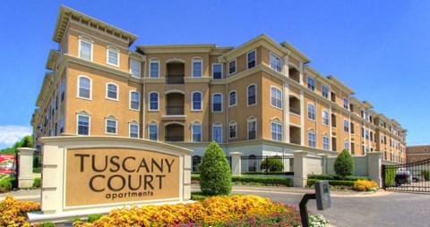 Luxury apartments in a gated community near the galleria at Tuscany Court Apartments in Houston.