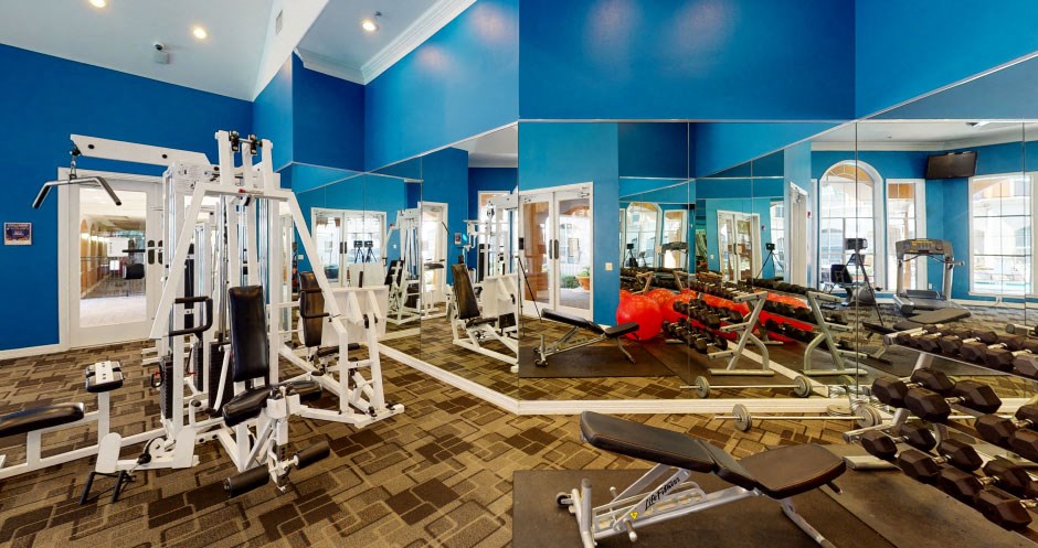 Luxury apartments near the Galleria with a 24-hour fitness center at Tuscany Court Apartments in Houston.