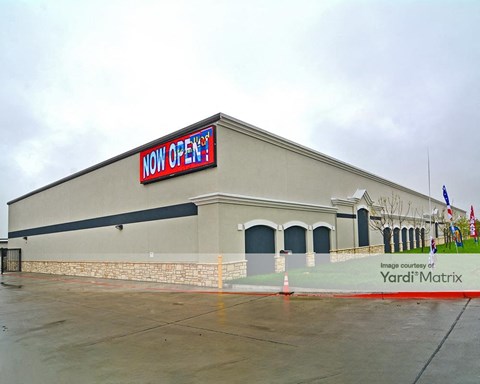 Storage Units for Rent available at 2140 North Hampton Road, Desoto, TX 75115