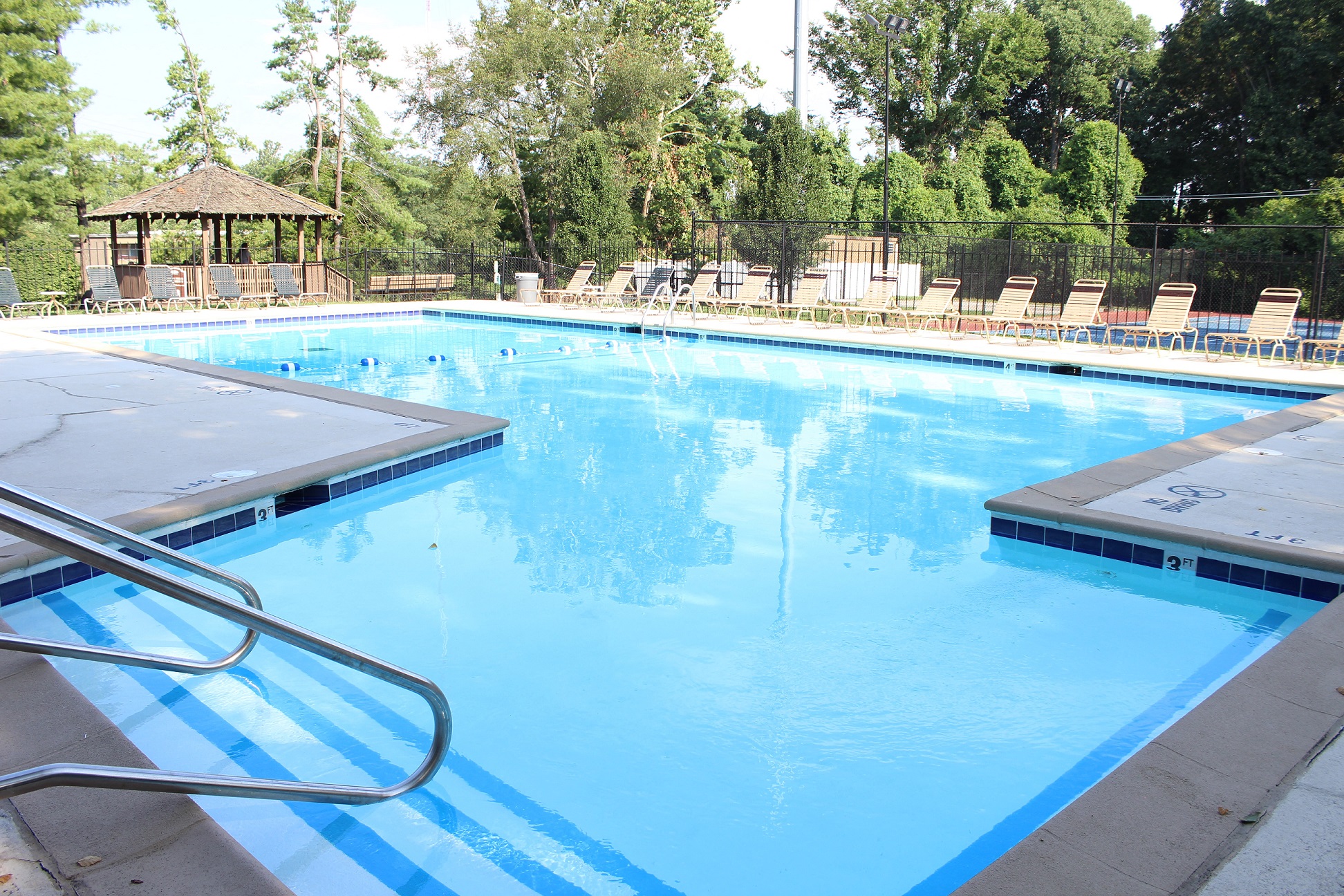 Suson Pines Apartments in South County St. Louis, MO