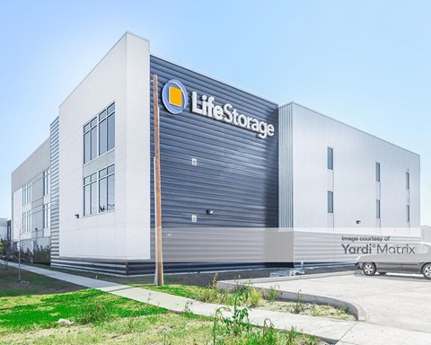 Storage Units for Rent available at 2500 Airline Drive, Metairie, LA 70001