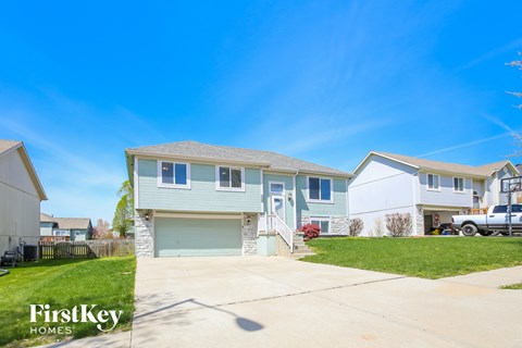 11512 N Windsor Avenue 3 Beds Apartment for Rent