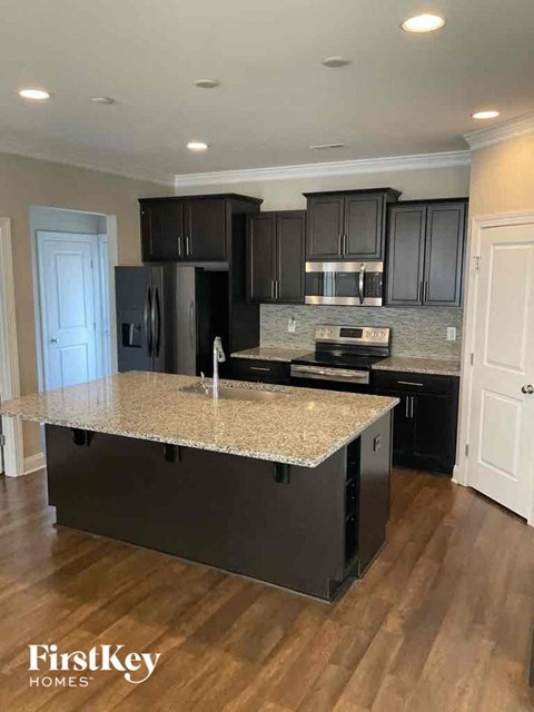 8736 Aspinwall Drive 3 Beds Apartment for Rent