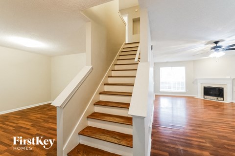 70 Center Oak Drive 4 Beds Apartment for Rent
