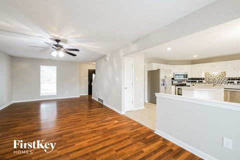 70 Center Oak Drive 4 Beds Apartment for Rent