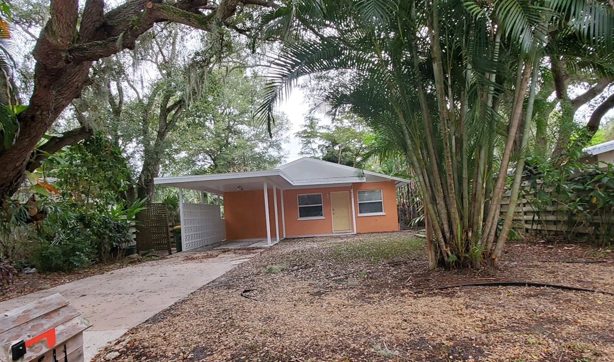 2541 Floyd St - $2
