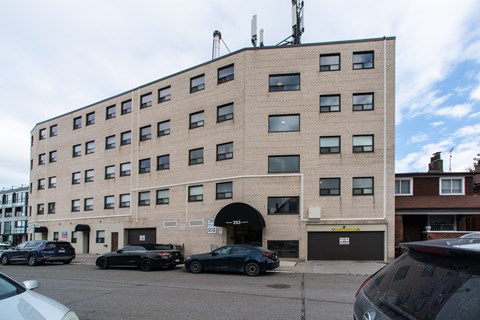 A building with a parking lot in front of it.