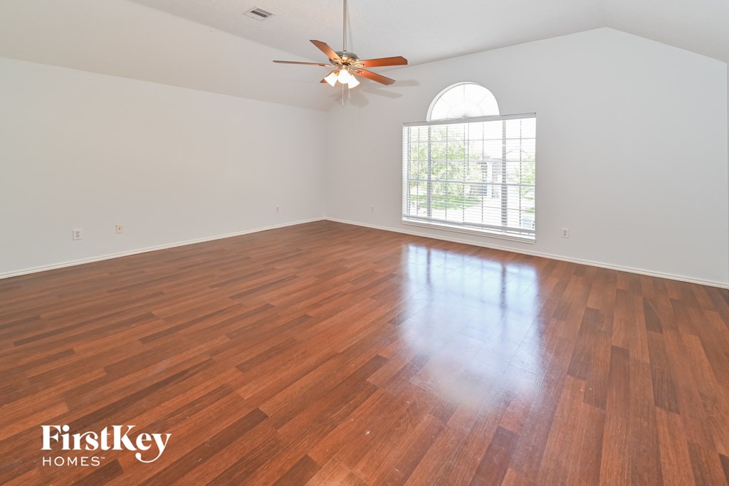 11125 31st Avenue N 5 Beds House for Rent - Photo Gallery 3