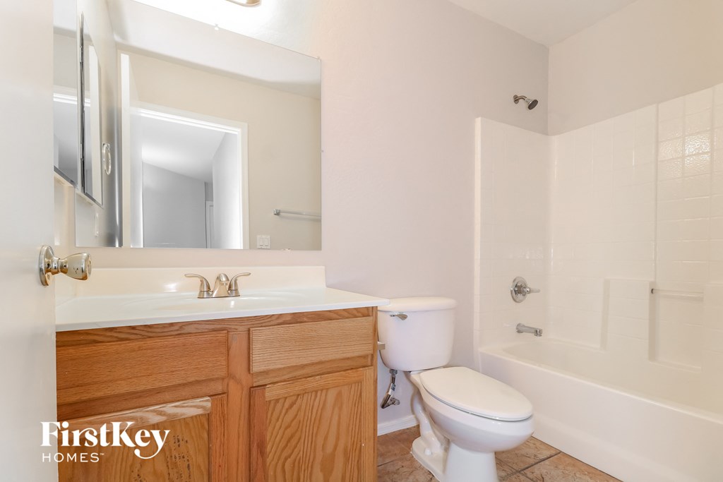 A bathroom with a toilet, sink, and bathtub.