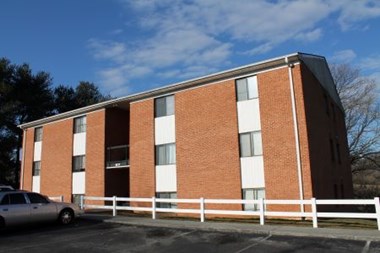 804 Old Vinton Mill Road, NE 1-2 Beds Apartment for Rent