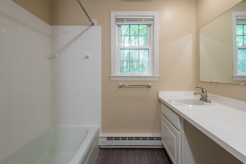 Taymil Yarmouth Green Bathroom