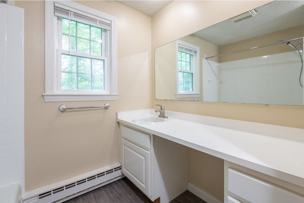 Taymil Yarmouth Green Bathroom