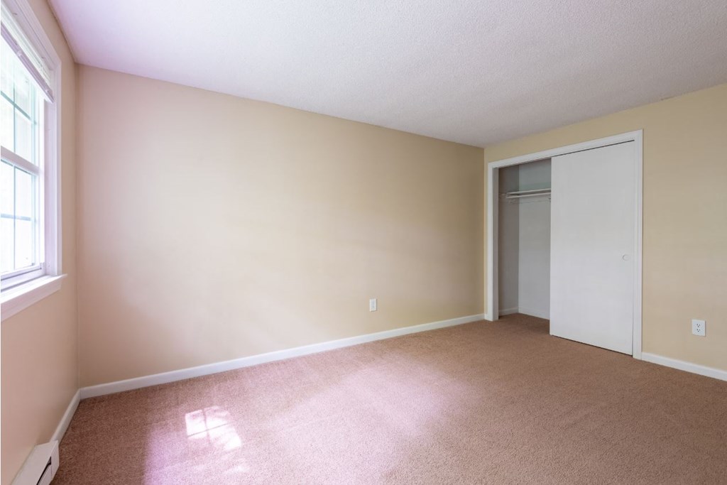 Taymil Yarmouth Green Bedroom Interior