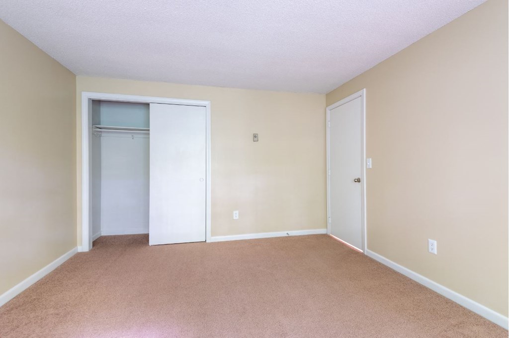 Taymil Yarmouth Green Bedroom Interior