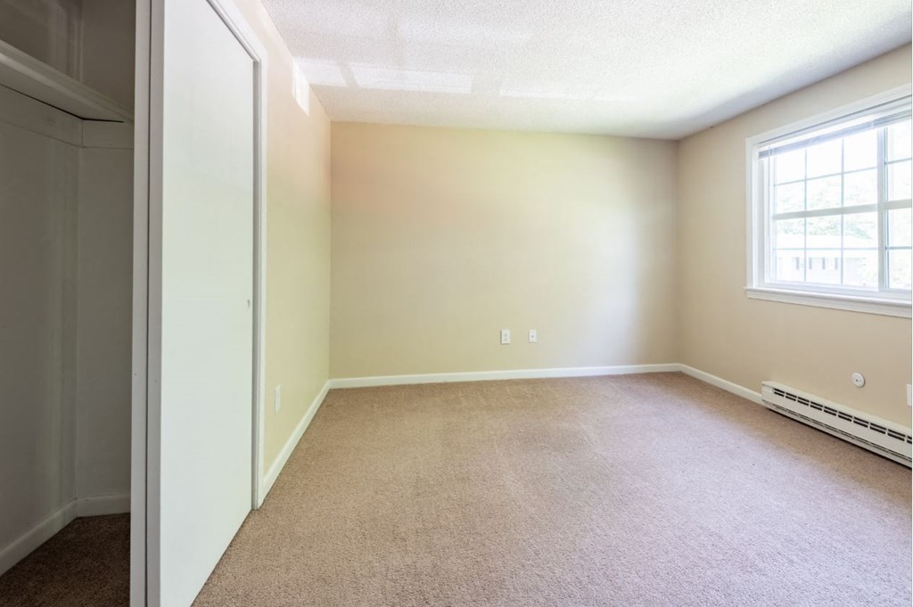 Taymil Yarmouth Green Bedroom Closet Interior