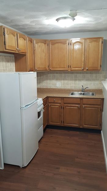 Taymil Waterman Square Apartment Homes Kitchen