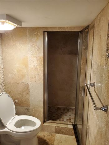 Taymil 110 Benefit Street Apartment Homes Travertine Tile