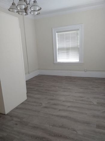Taymil 110 Benefit Street Apartment Homes Vinyl Flooring