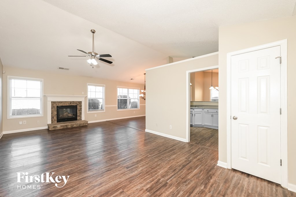 3940 Village Main Street 3 Beds House for Rent - Photo Gallery 2