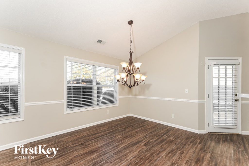 3940 Village Main Street 3 Beds House for Rent - Photo Gallery 5