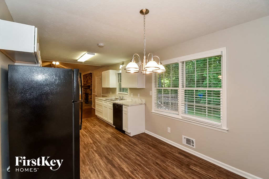 3190 Connie Way Studio House for Rent - Photo Gallery 4