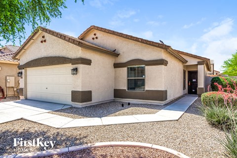 931 W OAK TREE Lane 4 Beds Apartment for Rent