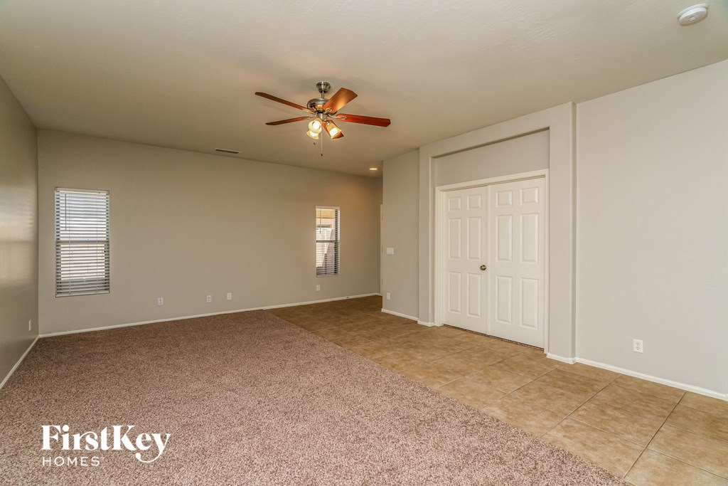 931 W OAK TREE Lane 4 Beds House for Rent - Photo Gallery 2