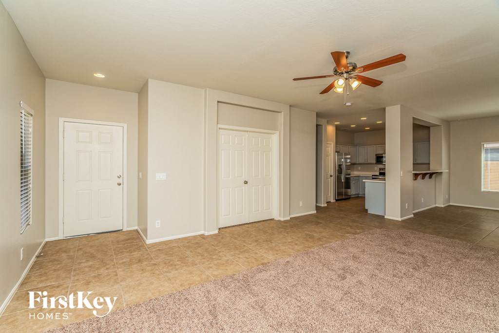 931 W OAK TREE Lane 4 Beds House for Rent - Photo Gallery 3