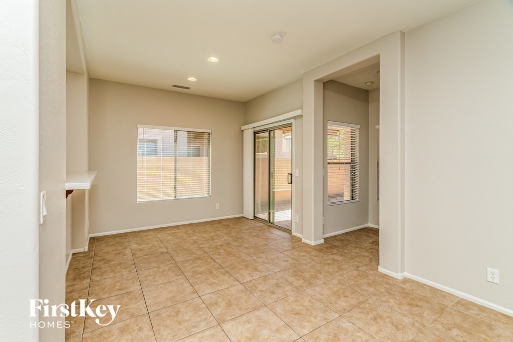 931 W OAK TREE Lane 4 Beds House for Rent - Photo Gallery 4