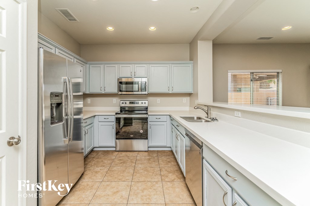 931 W OAK TREE Lane 4 Beds House for Rent - Photo Gallery 6