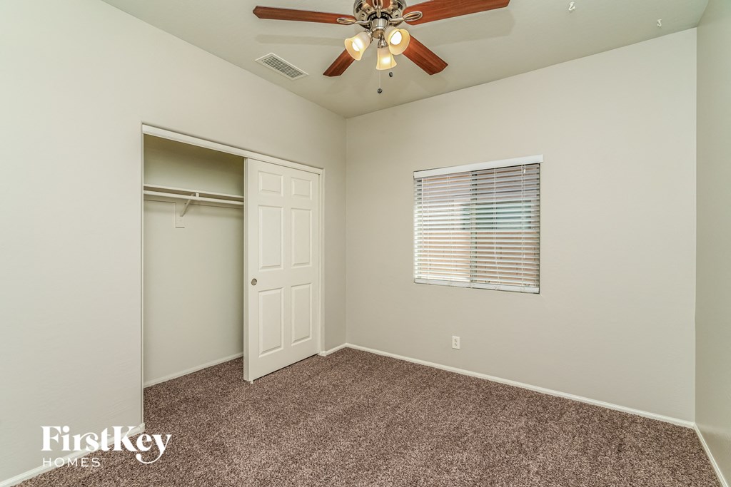 931 W OAK TREE Lane 4 Beds House for Rent - Photo Gallery 9