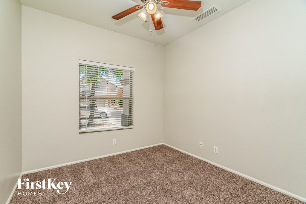 931 W OAK TREE Lane 4 Beds House for Rent - Photo Gallery 11