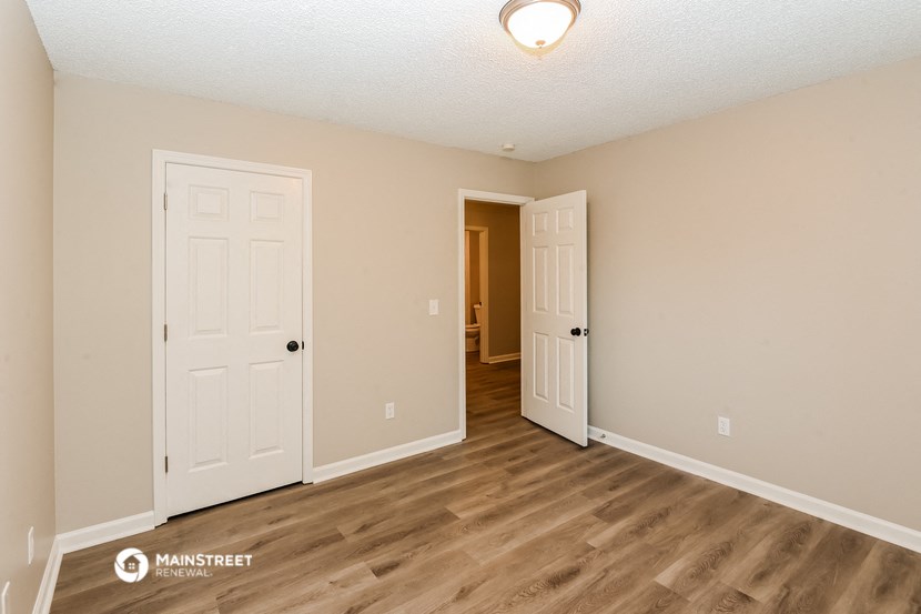 the spacious living room of our two bedroom apartment at university heights apartments