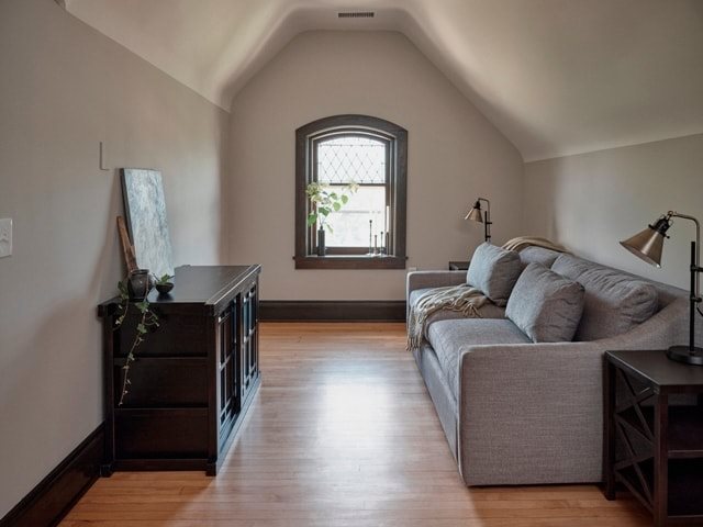 College Club Apartments