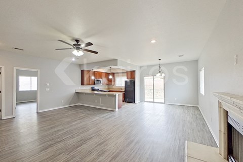 1100 Shiraz Blvd 3 Beds Apartment for Rent