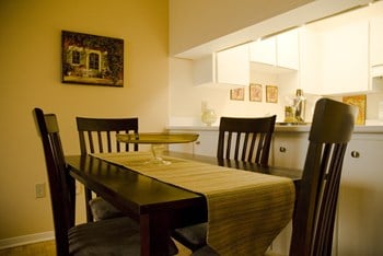 130 Somerset St. W. 1-2 Beds Apartment for Rent - Photo Gallery 4