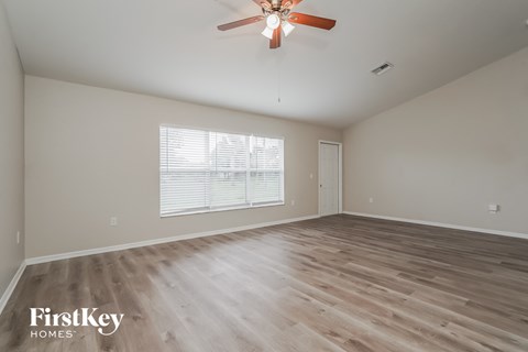 250 North Avenue 3 Beds Apartment for Rent