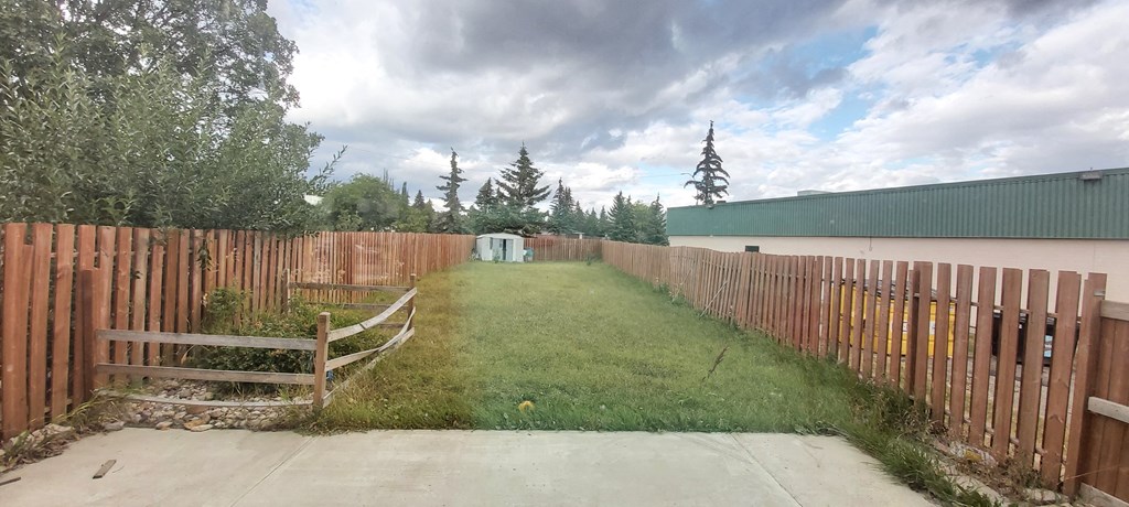 8660 27 Avenue Northwest 3 Beds House for Rent - Photo Gallery 13