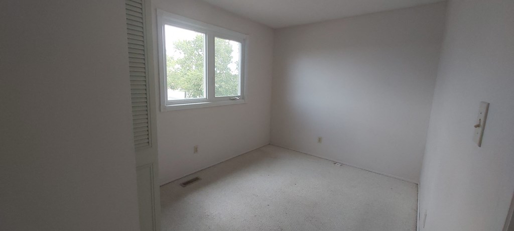 8660 27 Avenue Northwest 3 Beds House for Rent - Photo Gallery 12