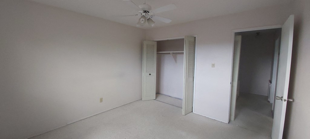 8660 27 Avenue Northwest 3 Beds House for Rent - Photo Gallery 3