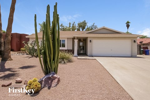 7315 E PUEBLO Avenue 3 Beds Apartment for Rent