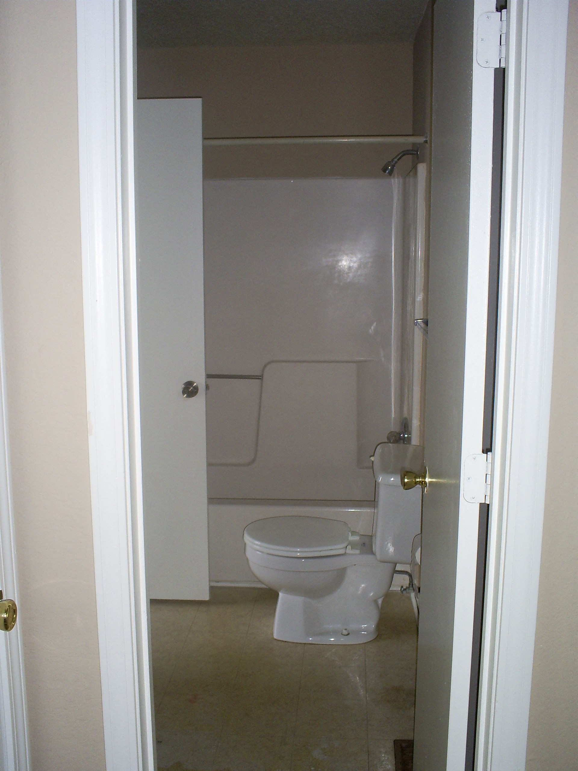 Devling Place Apartments, 3622 NE Chouteau Trafficway, Kansas City, MO