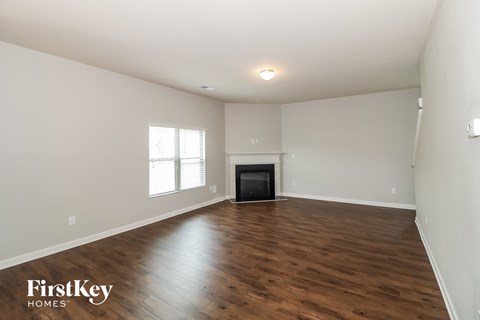 150 Oakwood Drive 4 Beds Apartment for Rent