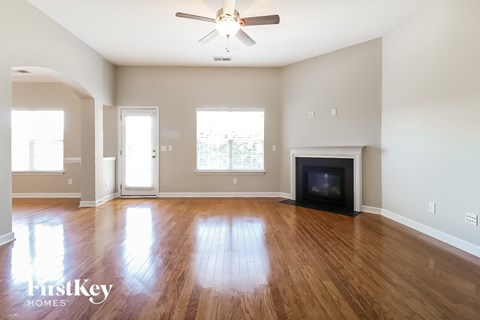 6255 Glen Way Drive 3 Beds Apartment for Rent