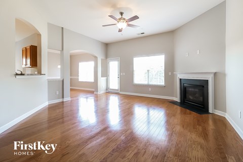 6255 Glen Way Drive 3 Beds Apartment for Rent